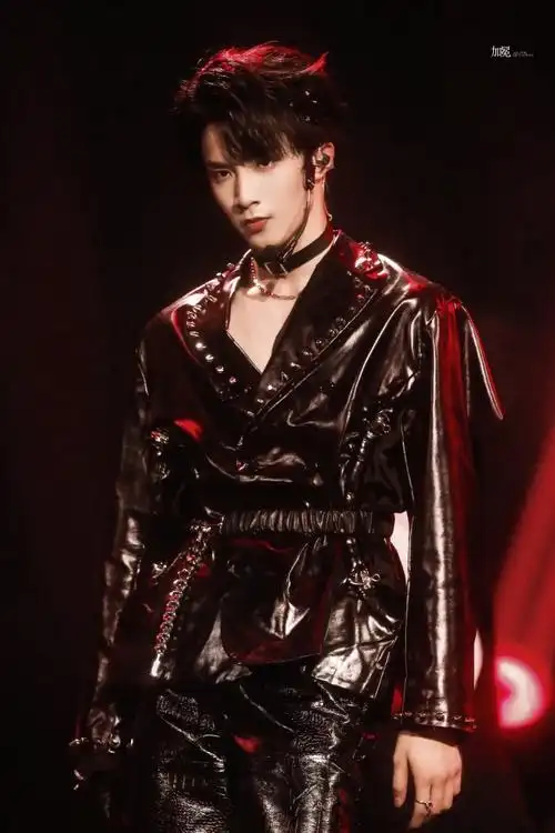 耀文特务j舞台#少年on fire 第一次公演@时代少年团-刘耀文刘耀文超话