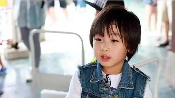 林志颖晒照,称林家传统就是留长发,kimi和爸比小时候长一样_造型_照片