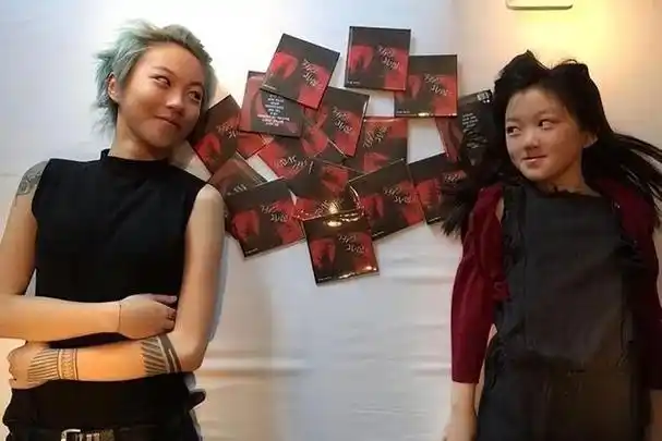 王菲女儿窦靖童出言不逊被周迅影响