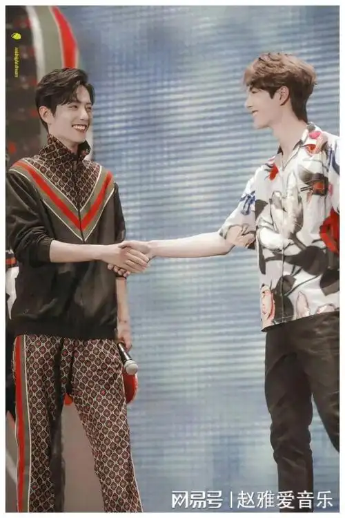 "肖战王一博在泰国有多火"词条上热搜 评论区两家粉丝炸翻锅