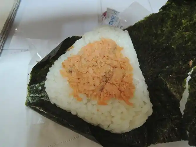 日式三文鱼饭团