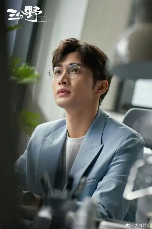 张彬彬是来娱乐圈搞科研的#张彬彬真的是妥妥的禁欲,系男神戴上眼镜