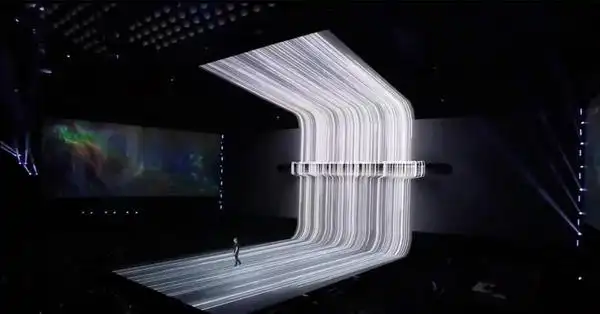 再利用3d技术结合舞台造型呈现出裸眼3d的视觉效果