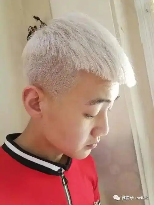 男生短发如何染出白发教程