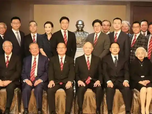 长房唯一孙女霍思纬火了, 短发黑衬衣太惊艳|霍震寰|霍启刚|霍启山