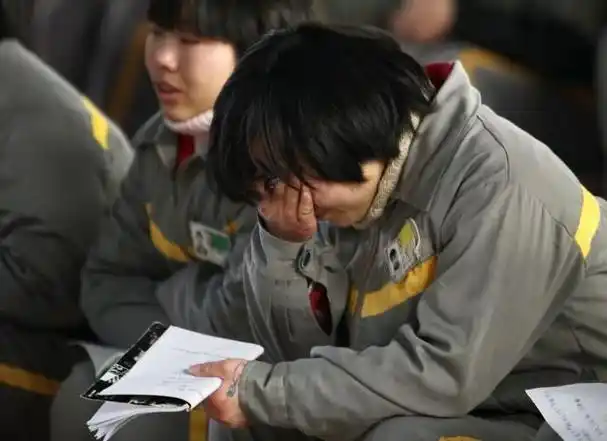 镣铐女,女犯人在监狱里戴手铐吗