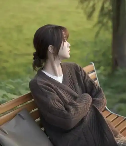 今年冬天流行"低丸子头",温柔有气质,关键不挑人