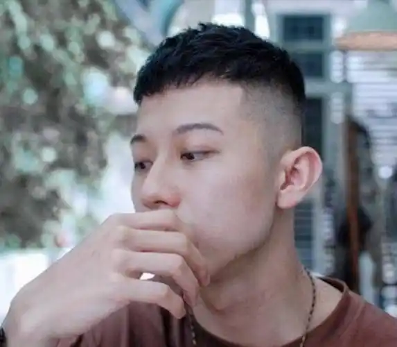 男生剪小碎盖短发很帅气夏天留这4款发型潮男气质不会差