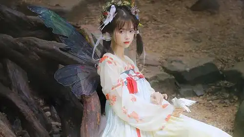 汉服小仙女唯美蝶翼梦幻写真