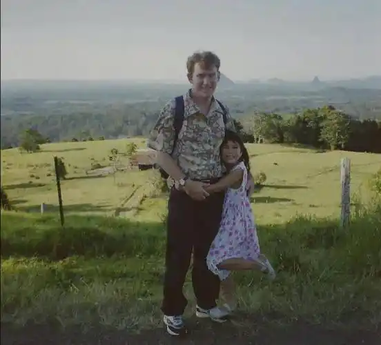 天王嫂昆凌童年照太美了,网友:简直是等比例放大_孩子_长相_周杰伦