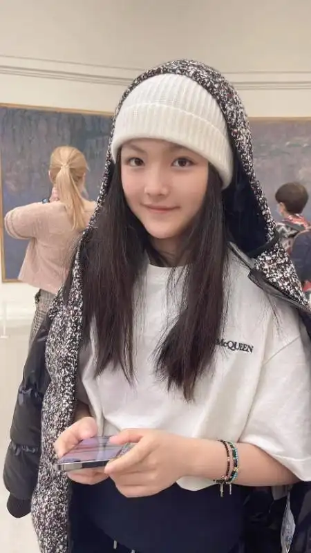 李湘晒女儿照片:王诗龄长大了