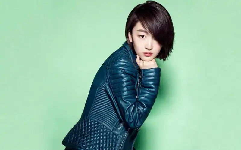 实力演员周冬雨时尚写真高清壁纸