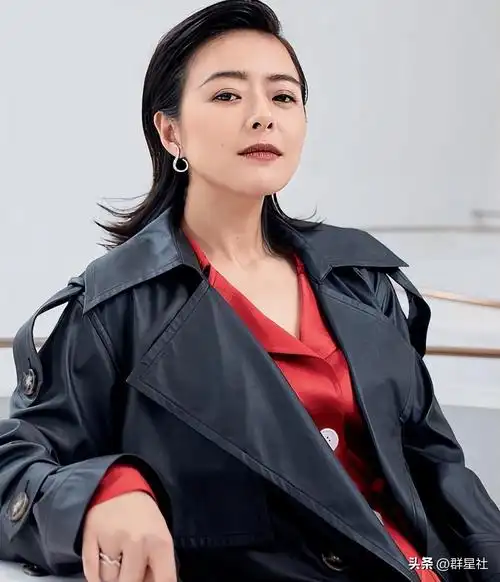 东方卫视陈辰:与程雷相爱7年,低调嫁歌唱家余笛,43岁生活幸福