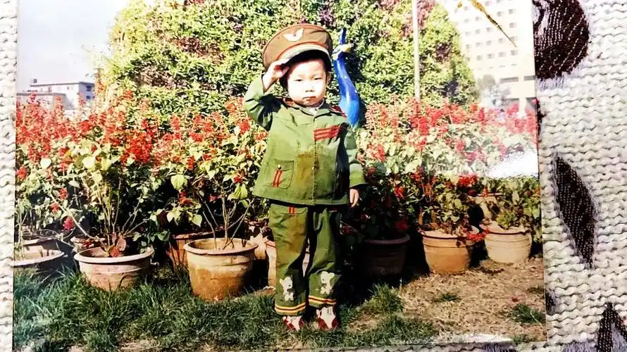 舅舅给我发来小时候照片