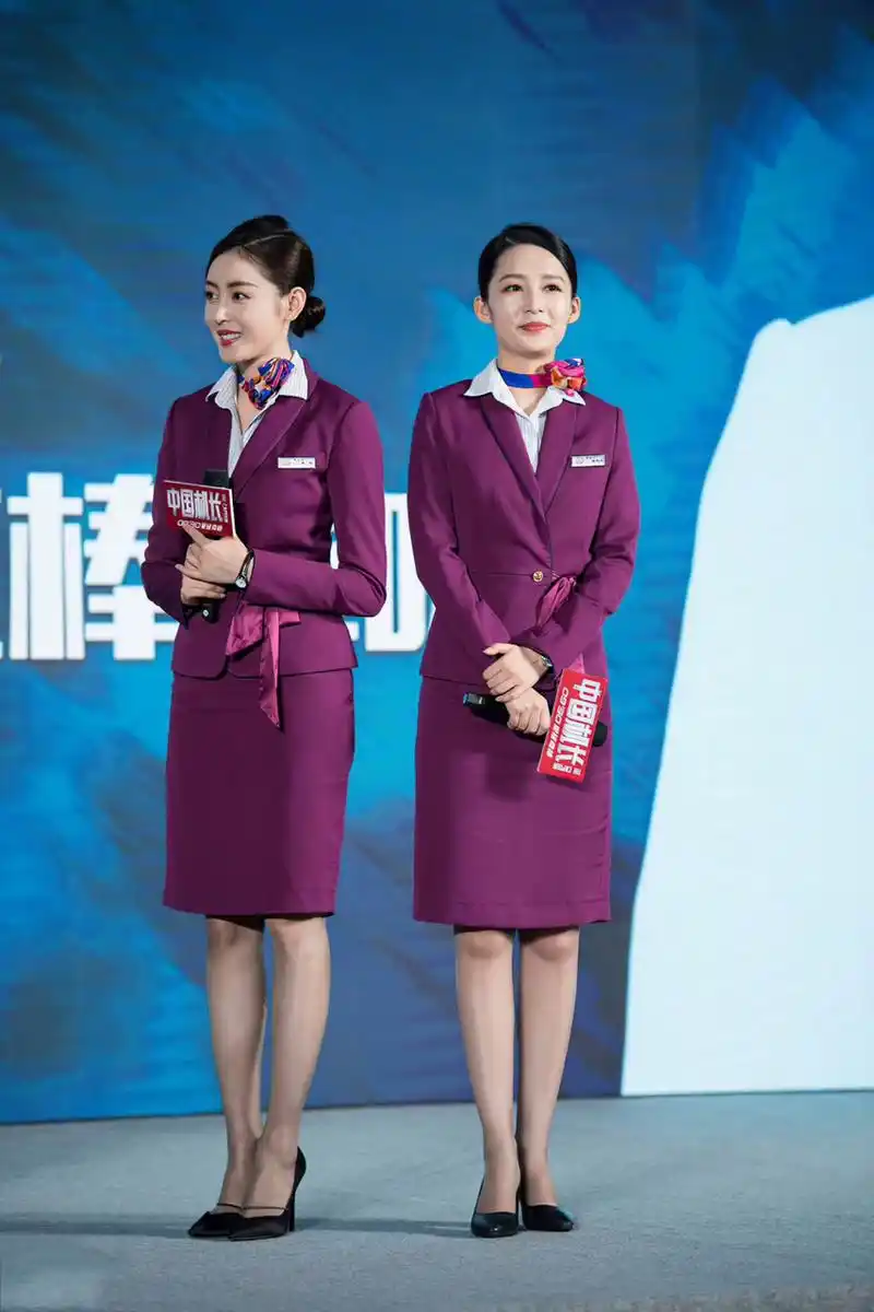 张天爱 李沁 袁泉 《中国机长》电影宣发照[鲜花]