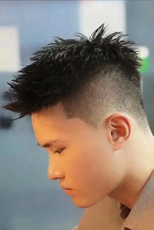 男士立体渐变前刺发型推荐
