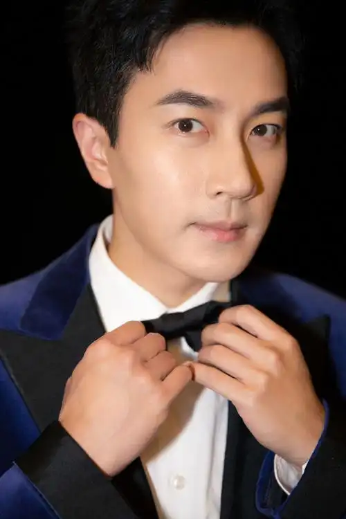 刘恺威蓝色西装魅力写真图片