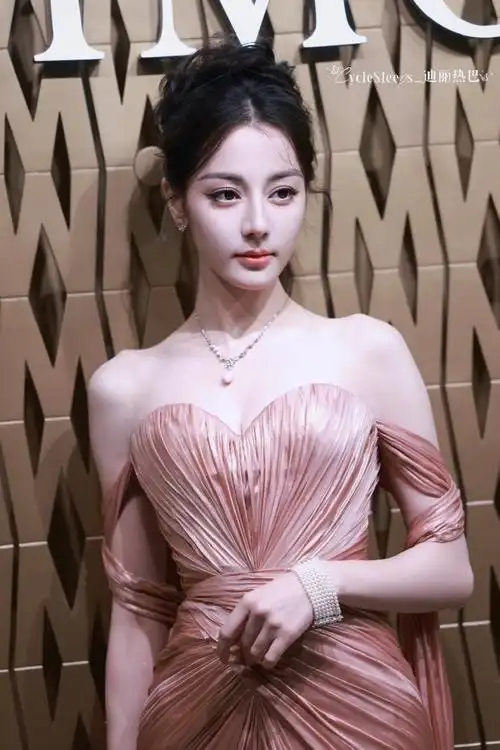 迪丽热巴宋威龙合照##迪丽热巴