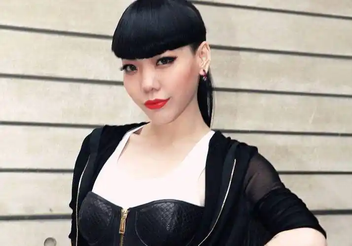 昔日顶流吴莫愁:从1.3亿代言费到销声匿迹,她经历了什么?