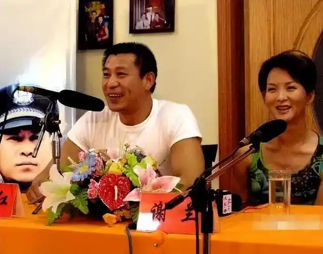 演员谢兰和丈夫坚持丁克12年愁坏婆婆41岁意外得子全家乐开怀