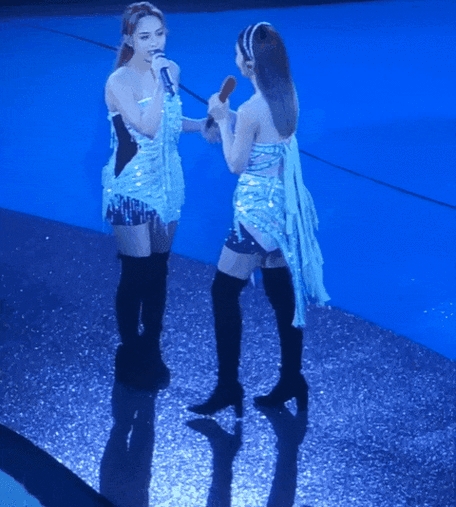 43岁阿娇用润圆玉润的身材给白幼瘦女星上了一课