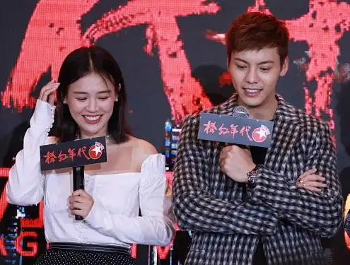 马思纯陈伟霆合照!