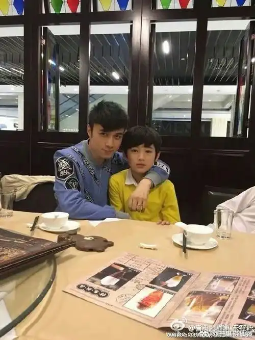 田震,白敬亭和宋亚轩不同时期的同框正诠释了"时间的参照物是什么"是