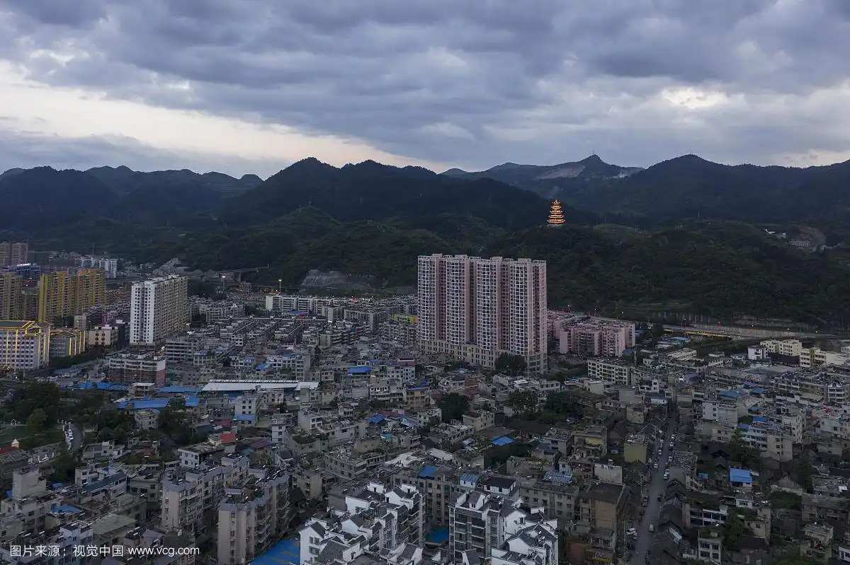 贵州贵定城区航拍俯瞰全景图