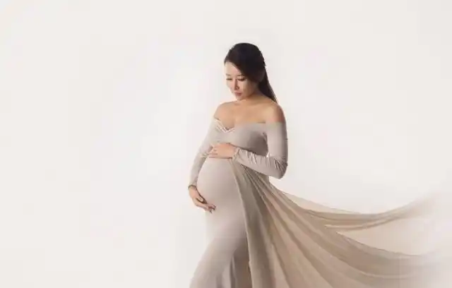 43岁蒋勤勤,41岁章子怡,生完孩子一个苍老憔悴,一个依旧美丽