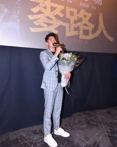 54岁郭富城真敢穿,西装打造个性风格,这组搭配很有"心机"