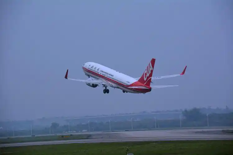 飞机是怎样起飞的视频,飞机起飞靠什么飞起来