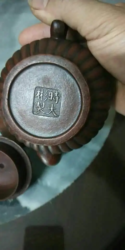 请问哪位老师可以告诉我这把时大彬大师紫砂壶是不是真品?