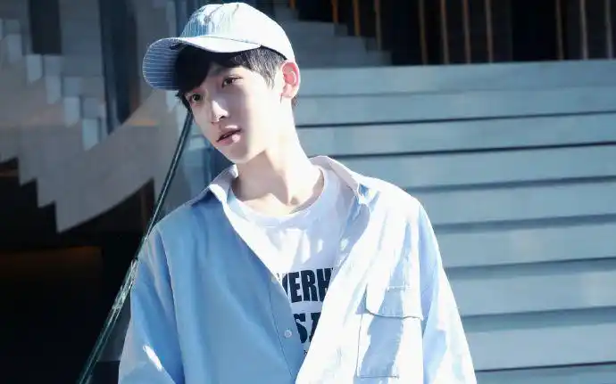 【乐华少年】张俊一队长的维族舞蹈