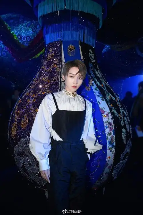 刘雨昕巴黎时装秀行程表