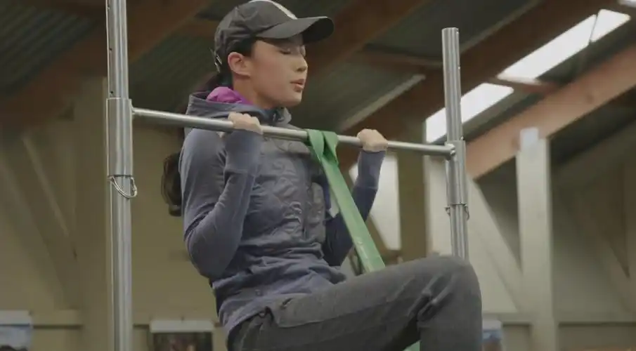 刘亦菲沉迷健身,晒照秀"金刚芭比"身材,昔日仙女不复存在