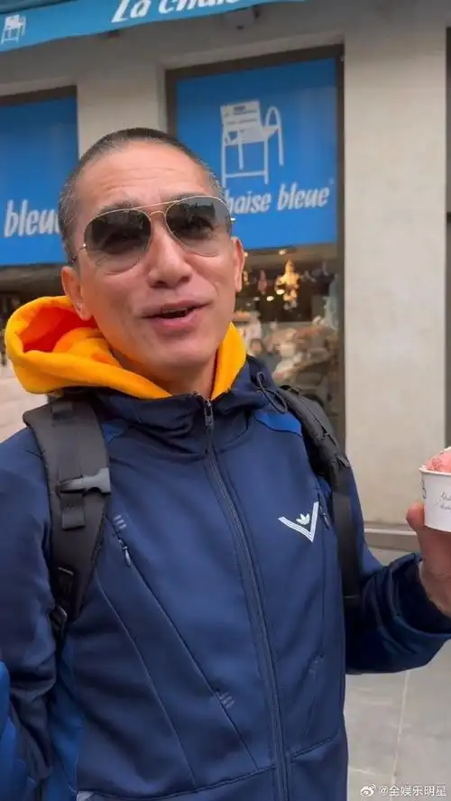 梁朝伟撞脸二手玫瑰梁龙#梁朝伟在刘嘉玲最新视频中光头造型吃冰淇淋