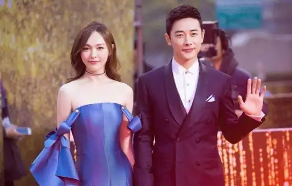 唐嫣罗晋一家四口图片,唐嫣罗晋牵手下班图图6