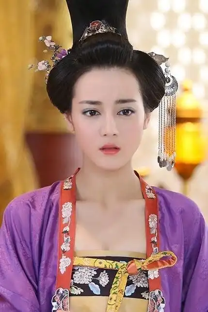 美人制造 | 迪丽热巴 倾城绿眼影也能驾驭的了@dear-迪丽热巴