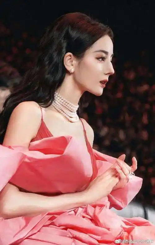 dlrb#迪丽热巴利剑玫瑰#"见面时 我们的呐喊声定能响彻整片玫红海 ""