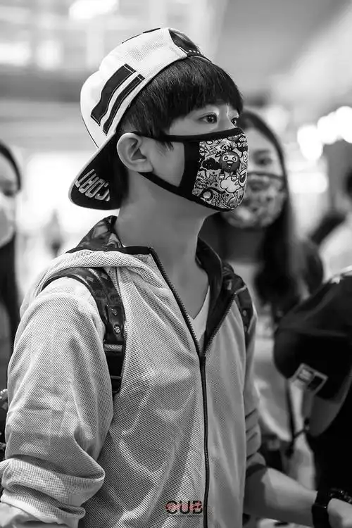 易烊千玺重庆出发 北京抵达