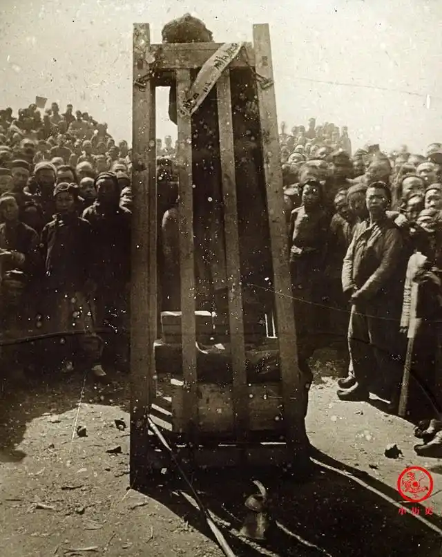 清末老照片:男人剪辫子,小孩干农活_清朝