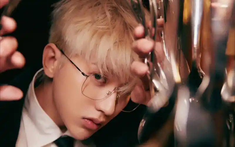 蔡徐坤  陌森发布会直播   银发超绝!