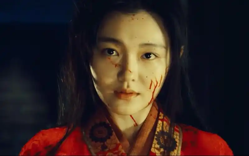 剑雨中此女阴狠毒辣手持锻刀在新婚之夜杀死丈夫和公婆