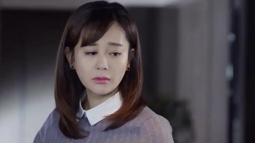 《拥抱幸福》红缨乐于助人,帮助小雨