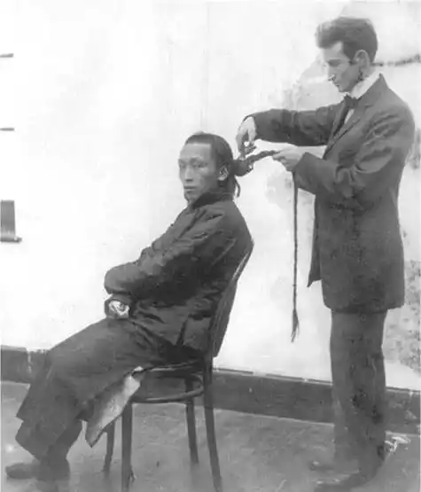 甚至服装上也有了一定的要求,抗旨即斩首示众.