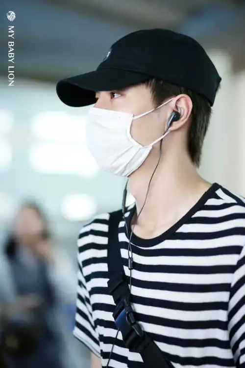 01好瘦好薄的博博～随时随地爱插兜#王一博##王一博gq盛典