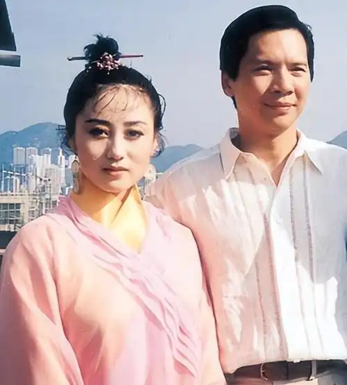 李连杰对利智说:咱们两个女儿都挺奇怪的,长得既不像你也不像我