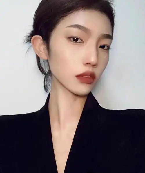 女生小胡子