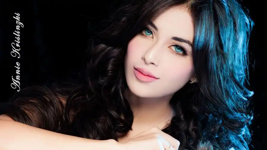 iris,looking at viewer,smiling,pink lipstick,壁纸,高清壁纸人物