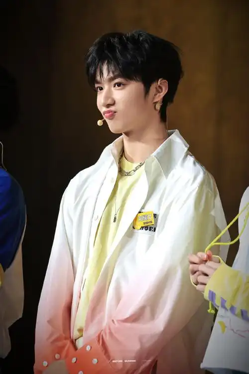 六月刘耀文超话#刘耀文康师傅冰红茶品牌代言人#@时代少年团-刘耀文